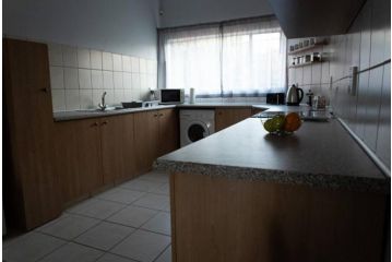 VillaZek a modern 2 bedroom open- plan apartment with parking Apartment, Pretoria - 1