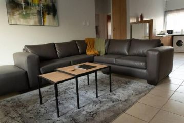 VillaZek a modern 2 bedroom open- plan apartment with parking Apartment, Pretoria - 4