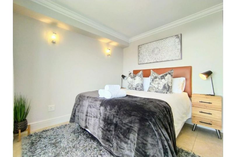 Ursula's Upmarket Apartment - Panoramic Views, Large Patio - Braai, WIFI - DSTV Apartment, Plettenberg Bay - imaginea 1