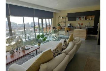 Vredehoek Townhouse with stunning views Guest house, Cape Town - 1