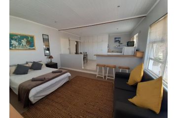 Vredekloof Garden Cottage Apartment, Cape Town - 2