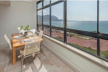 Walker Bay Luxury Seafront Apartment, Hermanus - 5