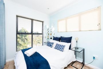 Warm Contemporary 2-bedroom apartment- Blouberg, Cape Town Apartment, Cape Town - 5