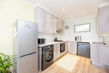 Warm Contemporary 2-bedroom apartment- Blouberg, Cape Town Apartment, Cape Town - 3