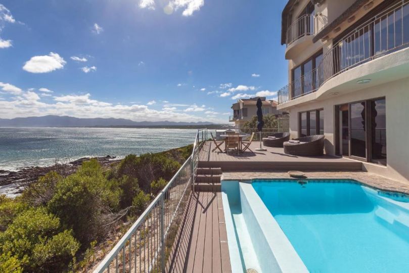 Whale Huys Luxury Oceanfront Eco Villa, Gansbaai - imaginea 17