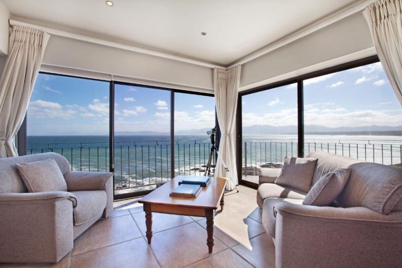 Whale Huys Luxury Oceanfront Eco Villa, Gansbaai - imaginea 10