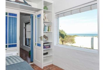 Whale Tale Beach House Apartment, Yzerfontein - 2