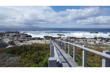 Whale View Self Catering Apartment, Hermanus - 2