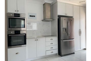White House lodge in Scotburgh Guest house, Scottburgh - 1