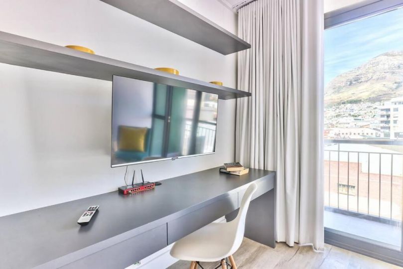 Work Cocooned at home Fast Wi-Fi Mountain view Apartment, Cape Town - imaginea 5
