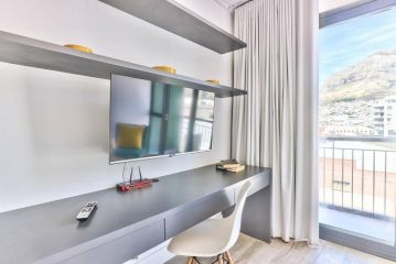 Work Cocooned at home Fast Wi-Fi Mountain view Apartment, Cape Town - 5