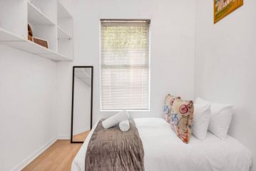 Working Professionals, Modern, Cozy, WiFi Guest house, Cape Town - 5
