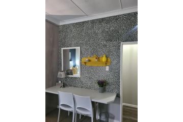 Yellow Door Apartment, Bloemfontein - 4