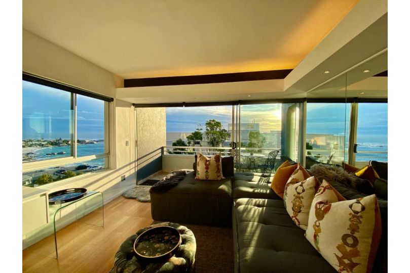 Clifton YOLO Spaces - Clifton Beachfront Executive Apartment, Cape Town - imaginea 9