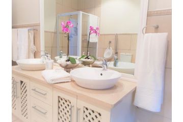 YZERFONTEIN LUXURY GUEST HOUSE Guest house, Yzerfontein - 1