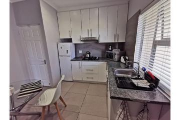Zebra Place Apartment, Cape Town - 1
