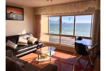 Zeezicht 303 Apartment, Bloubergstrand - 1