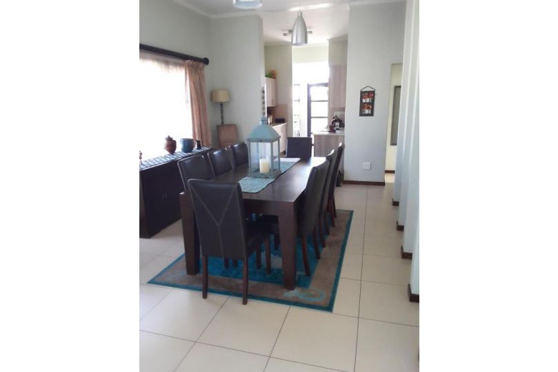 Zen Self Catering Accommodation in Prestwick, Jackal Creek Golf Estate Guest house, Johannesburg - imaginea 4