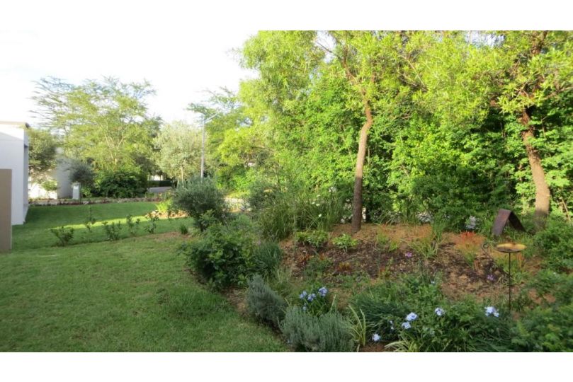 Zen Self Catering Accommodation in Prestwick, Jackal Creek Golf Estate Guest house, Johannesburg - imaginea 13