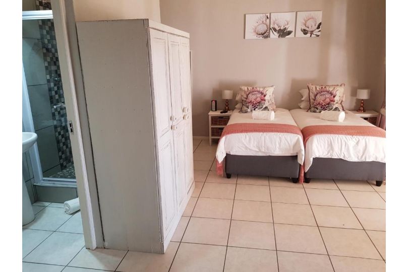 Zonnevanger Guesthouse Guest house, Noorder-Paarl - imaginea 11